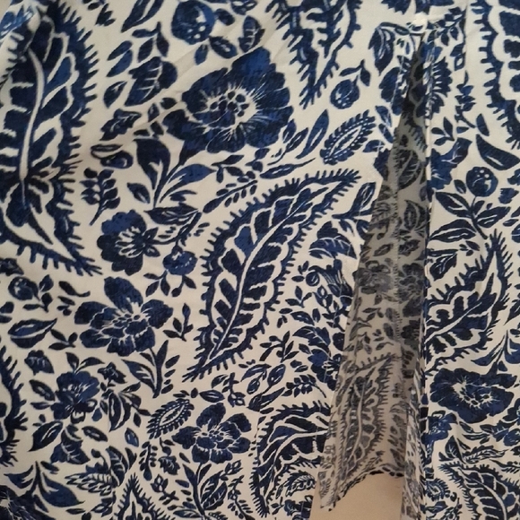 Chic Blue and White Floral Midi Dress - Picture 5 of 8